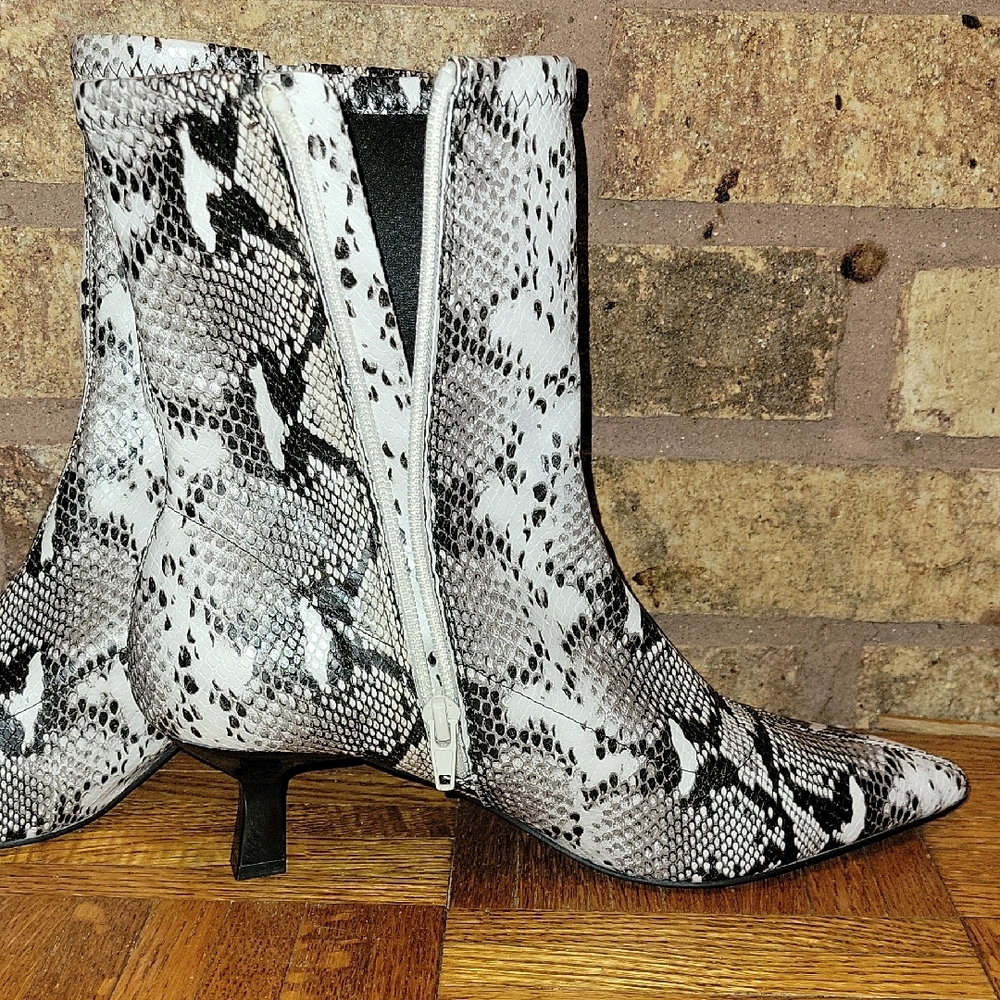 Abound Faux Snakeskin Kitten Heel Pointed Toe Ankle Boots 7.5 - Picture 4 of 7